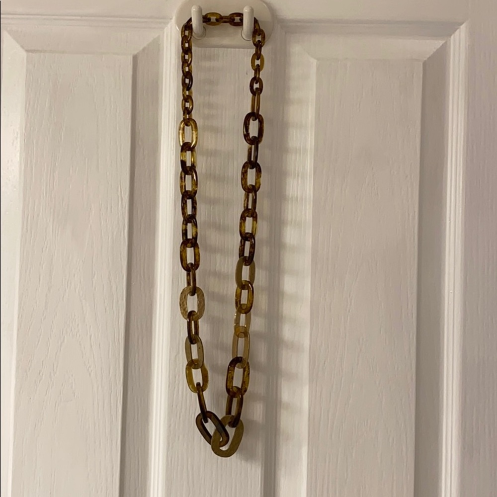 C. Wonder gold and tortoise shell link necklace